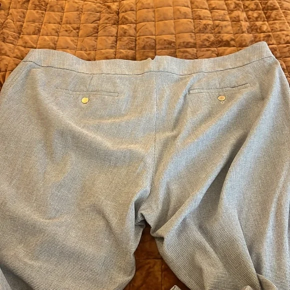 ✨3/$20 LOFT Light Gray Textured Pants - Picture 2 of 4